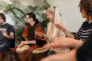 teambuilding-employees-enjoying-drumming