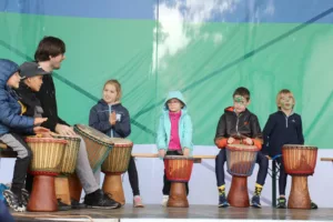 tomas-oplatek-teaching-kids-outdoors