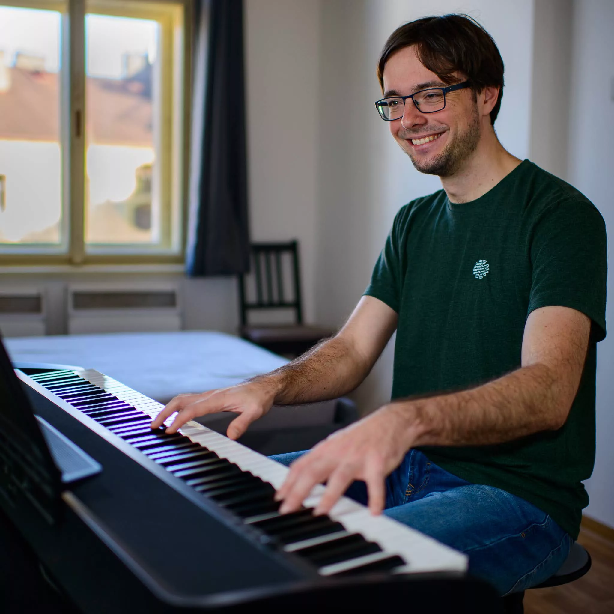 tomas-oplatek-playing-piano